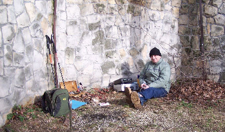A torony tövében